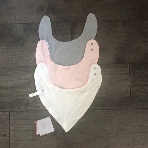 πHPπ Hanna Andersson Bundle of three babyβs bibs - Picture 6 of 8